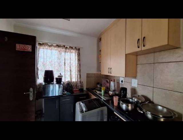 2 BEDROOM TOWNHOUSE FOR SALE IN CASTLEVIEW